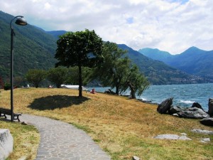 Dervio_Lungolago sud 1  